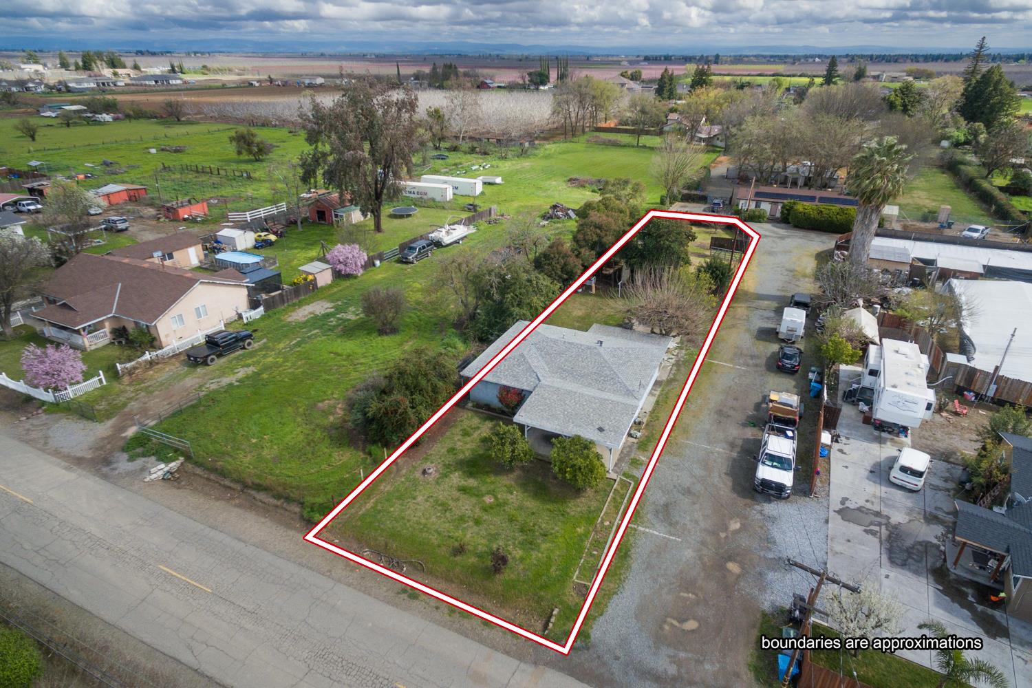 2065 Howlett Avenue Yuba City, CA 95993 - Photo 35 of 52 a view of a back yard
