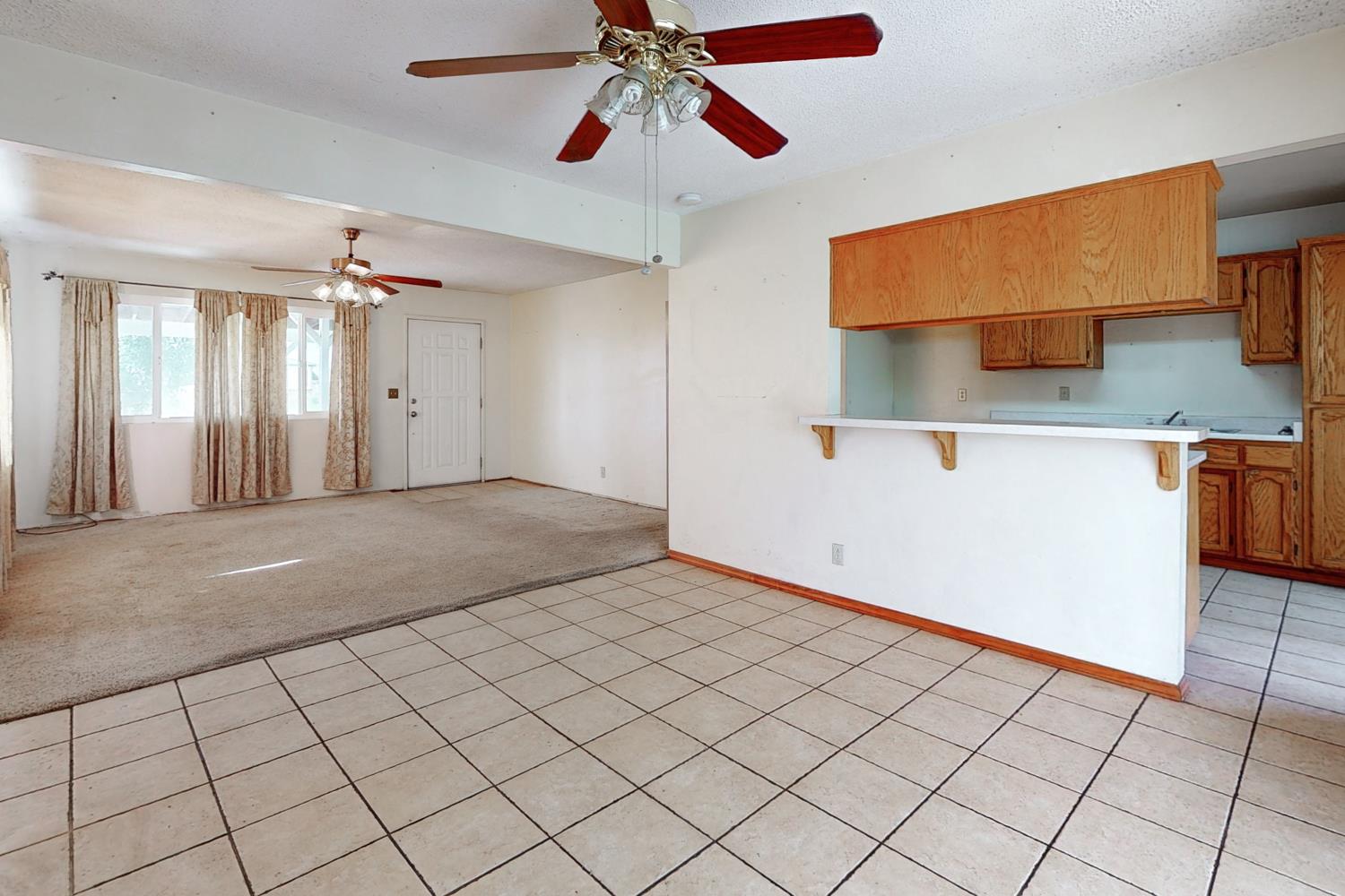 2065 Howlett Avenue Yuba City, CA 95993 - Photo 40 of 52 a view of an empty room and window