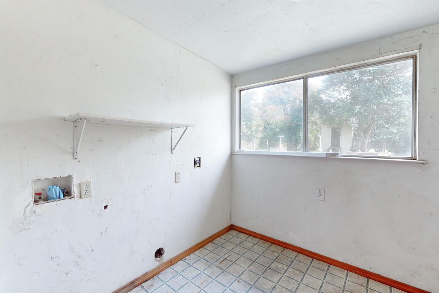 2065 Howlett Avenue Yuba City, CA 95993 - Photo 41 of 52 a view of an empty room with a window