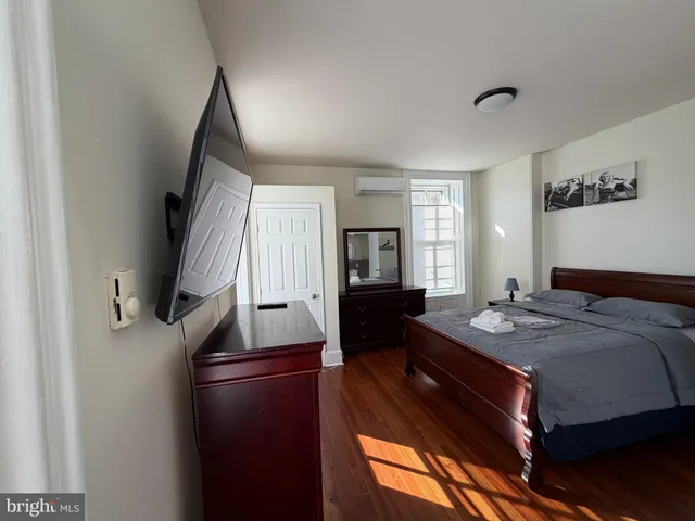 $1,000 | 171 East Walnut Lane, Unit 2, Philadelphia, PA 19144