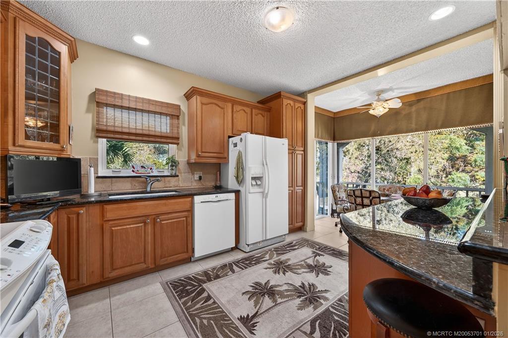 12415 Harbour Ridge Boulevard, Unit 48 Palm City, FL 34990 - Photo 11 of 34 a kitchen that has a sink and a stove in it
