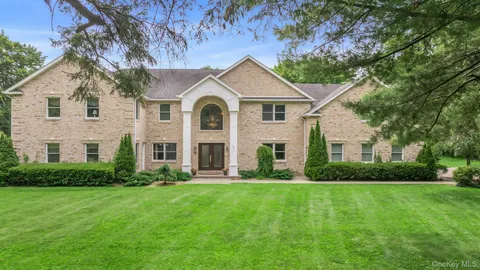 $3,449,000 | 13 Locust Lane, Upper Brookville, NY 11545