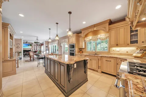 $3,449,000 | 13 Locust Lane, Upper Brookville, NY 11545