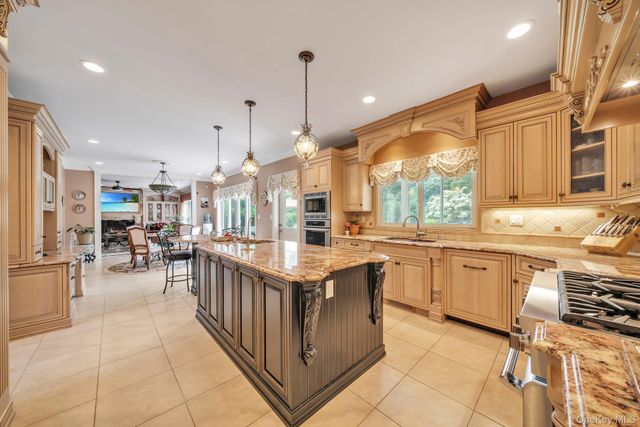 $3,449,000 | 13 Locust Lane, Upper Brookville, NY 11545