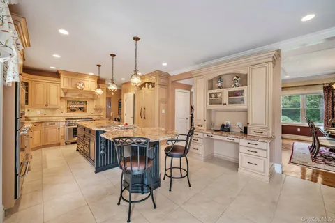 $3,449,000 | 13 Locust Lane, Upper Brookville, NY 11545