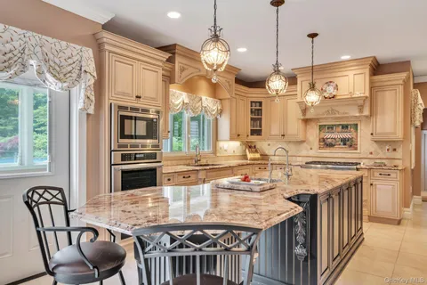 $3,449,000 | 13 Locust Lane, Upper Brookville, NY 11545