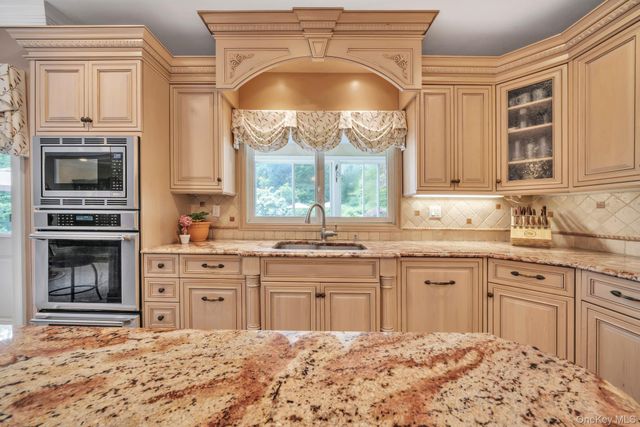 $3,449,000 | 13 Locust Lane, Upper Brookville, NY 11545