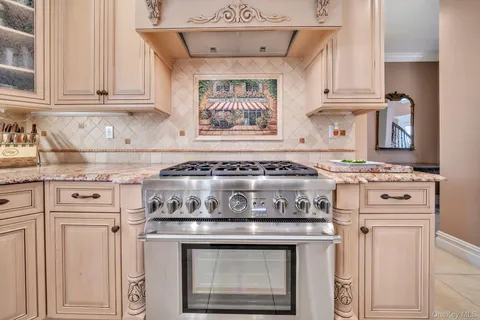 $3,449,000 | 13 Locust Lane, Upper Brookville, NY 11545