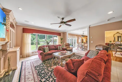 $3,449,000 | 13 Locust Lane, Upper Brookville, NY 11545