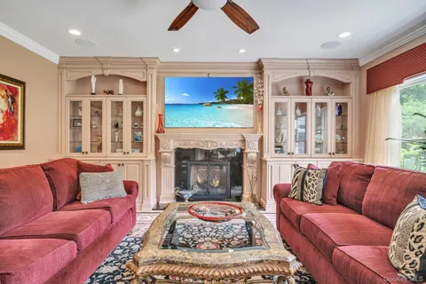 $3,449,000 | 13 Locust Lane, Upper Brookville, NY 11545