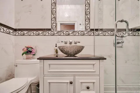 $3,449,000 | 13 Locust Lane, Upper Brookville, NY 11545