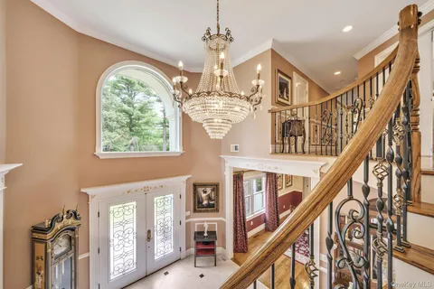 $3,449,000 | 13 Locust Lane, Upper Brookville, NY 11545