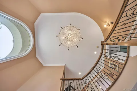 $3,449,000 | 13 Locust Lane, Upper Brookville, NY 11545