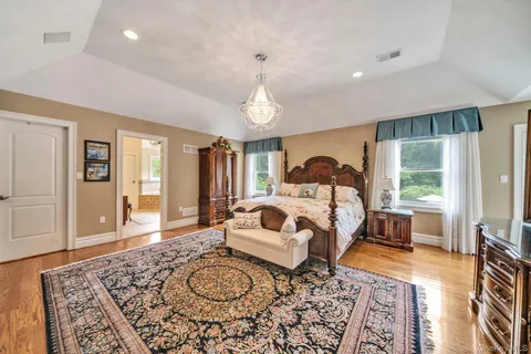 $3,449,000 | 13 Locust Lane, Upper Brookville, NY 11545