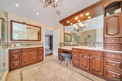 $3,449,000 | 13 Locust Lane, Upper Brookville, NY 11545