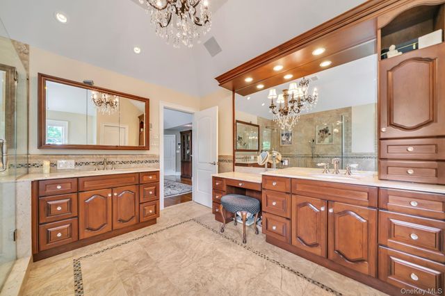 $3,449,000 | 13 Locust Lane, Upper Brookville, NY 11545