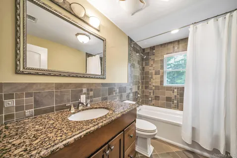 $3,449,000 | 13 Locust Lane, Upper Brookville, NY 11545