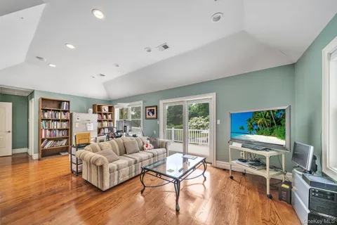 $3,449,000 | 13 Locust Lane, Upper Brookville, NY 11545