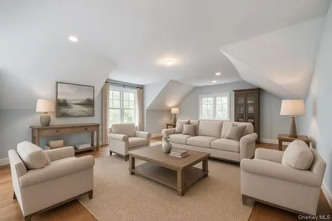 $3,449,000 | 13 Locust Lane, Upper Brookville, NY 11545