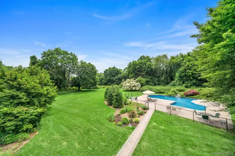 $3,449,000 | 13 Locust Lane, Upper Brookville, NY 11545