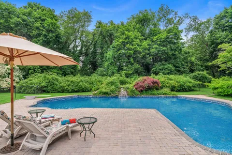 $3,449,000 | 13 Locust Lane, Upper Brookville, NY 11545