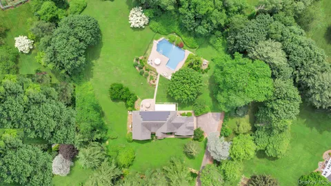 $3,449,000 | 13 Locust Lane, Upper Brookville, NY 11545