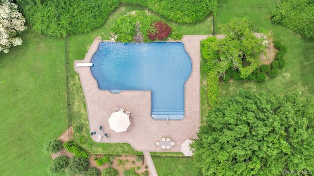 $3,449,000 | 13 Locust Lane, Upper Brookville, NY 11545