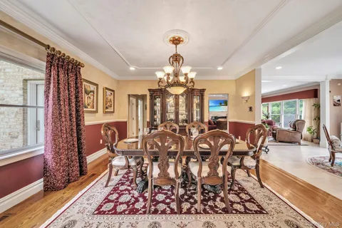 $3,449,000 | 13 Locust Lane, Upper Brookville, NY 11545