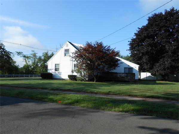 353 River Road Agawam, MA 01001 - Photo 5 of 24 Gallery Image 5