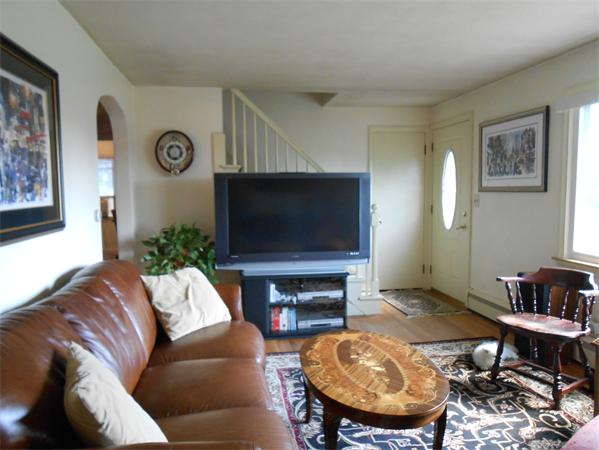 353 River Road Agawam, MA 01001 - Photo 9 of 24 Gallery Image 9