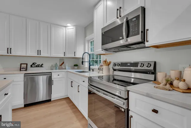 $759,900 | 5485 Solomons Island Road, Lothian, MD 20711