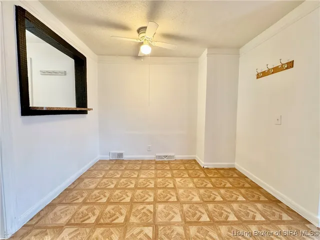 $139,900 | 569 Broadway Street, Austin, IN 47102