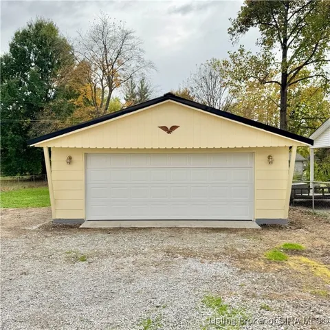 $139,900 | 569 Broadway Street, Austin, IN 47102