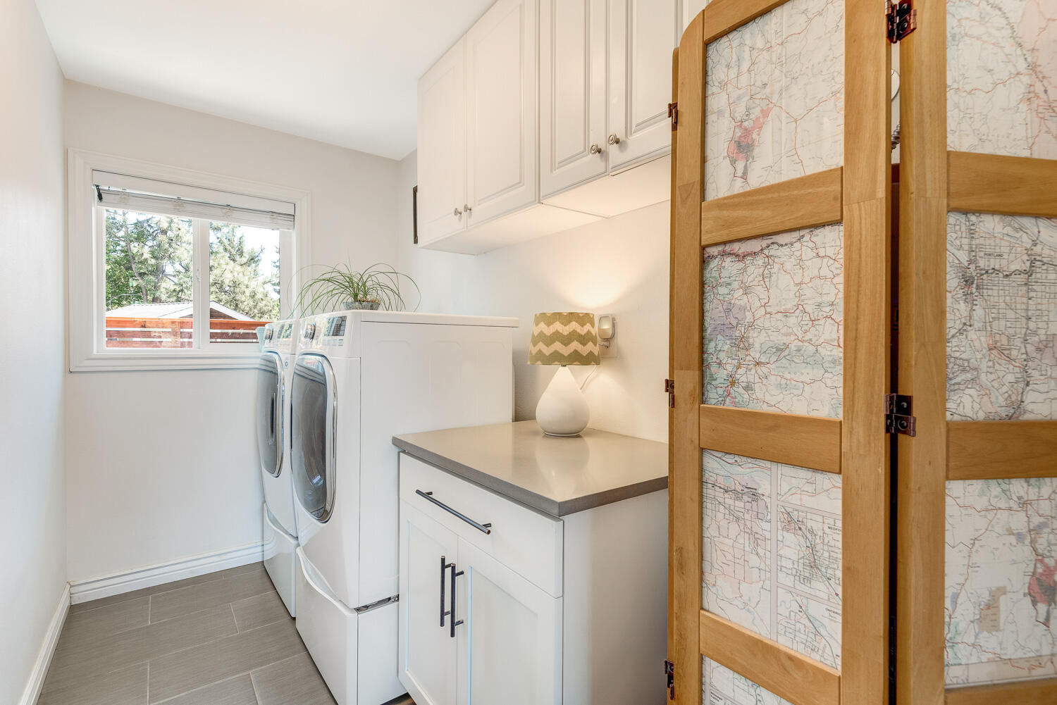 63406 Vogt Road Bend, OR 97701 - Photo 17 of 27 Laundry Room
