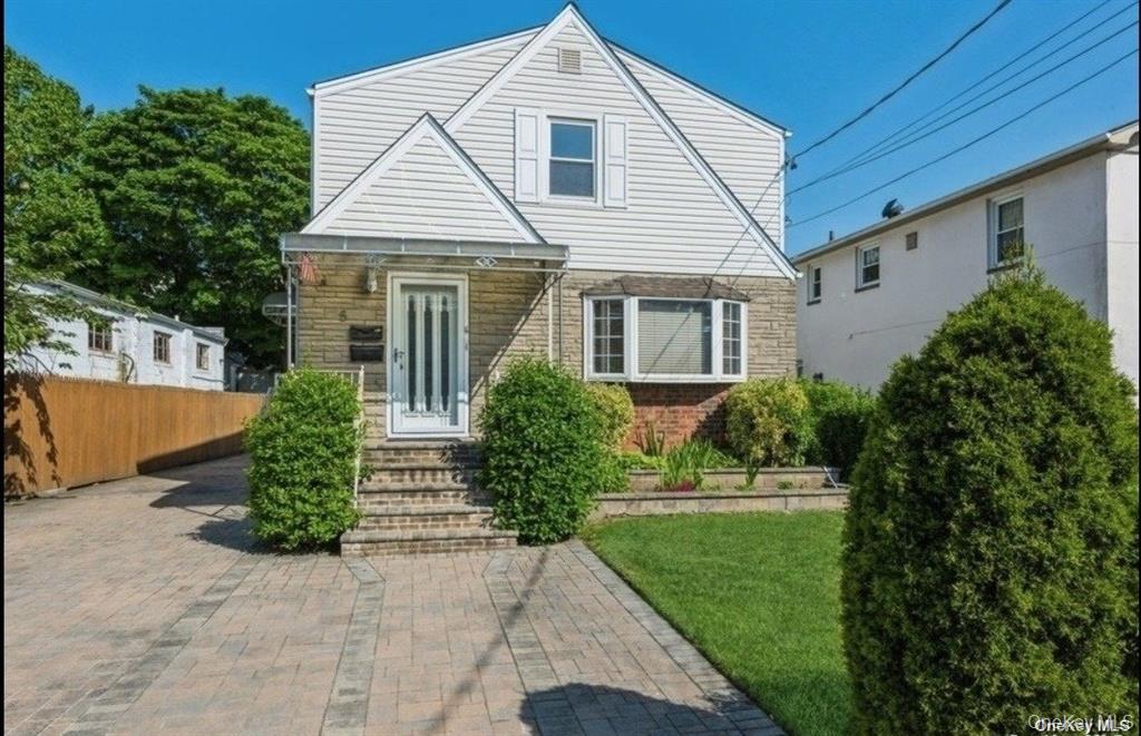 5 7th Street Valley Stream, NY 11581 - Photo 1 of 6