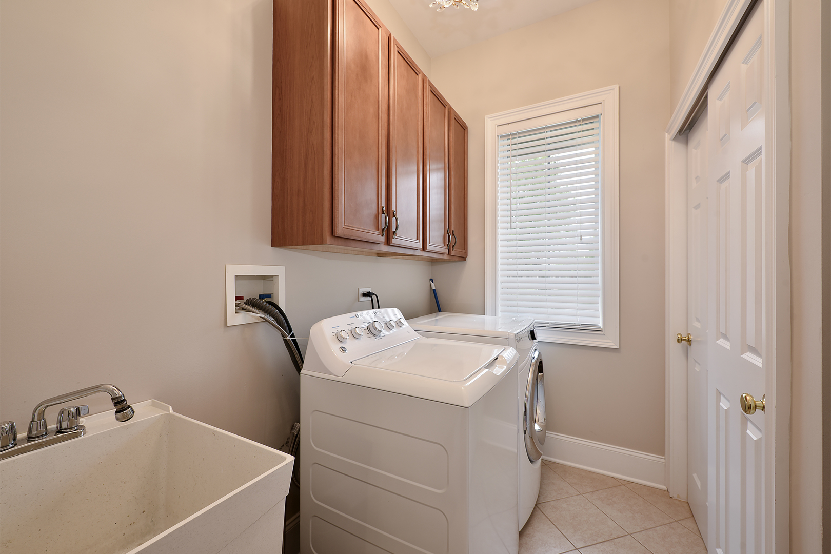 907 Middleton Lane Inverness, IL 60010 - Photo 13 of 32