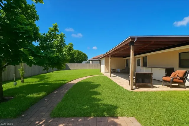 a view of a house with a backyard