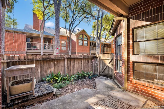 $200,000 | 7930 Roanoke, Unit 106, San Antonio, TX 78240