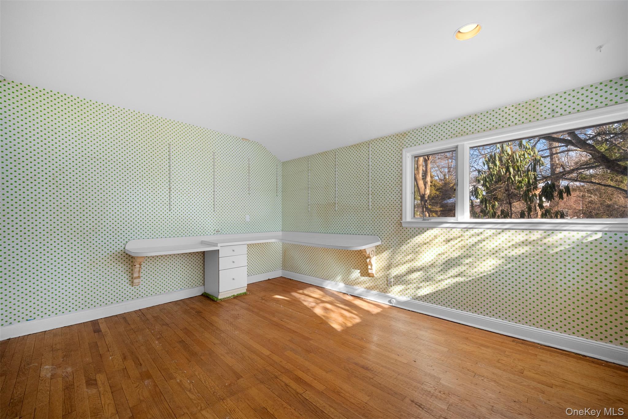 66 Deepdale Drive Great Neck, NY 11021 - Photo 24 of 48 a view of room and window