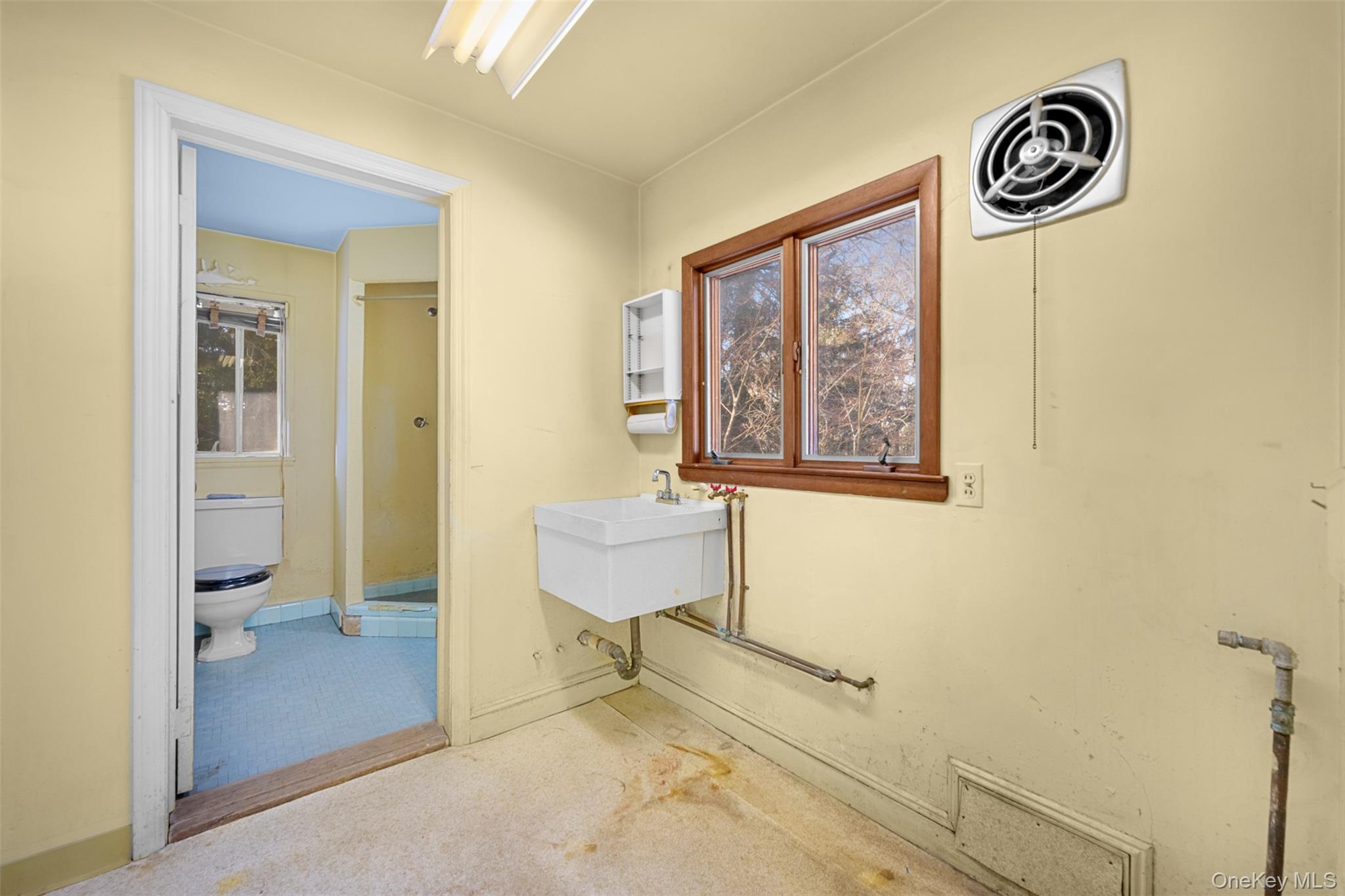 66 Deepdale Drive Great Neck, NY 11021 - Photo 41 of 48 a view of a hallway with bathroom and a area