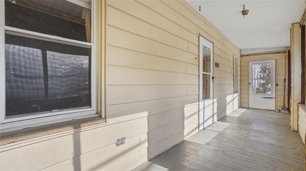 328 West New Castle Street Butler, PA 16001 - Photo 5 of 42 Covered front can be easily secured