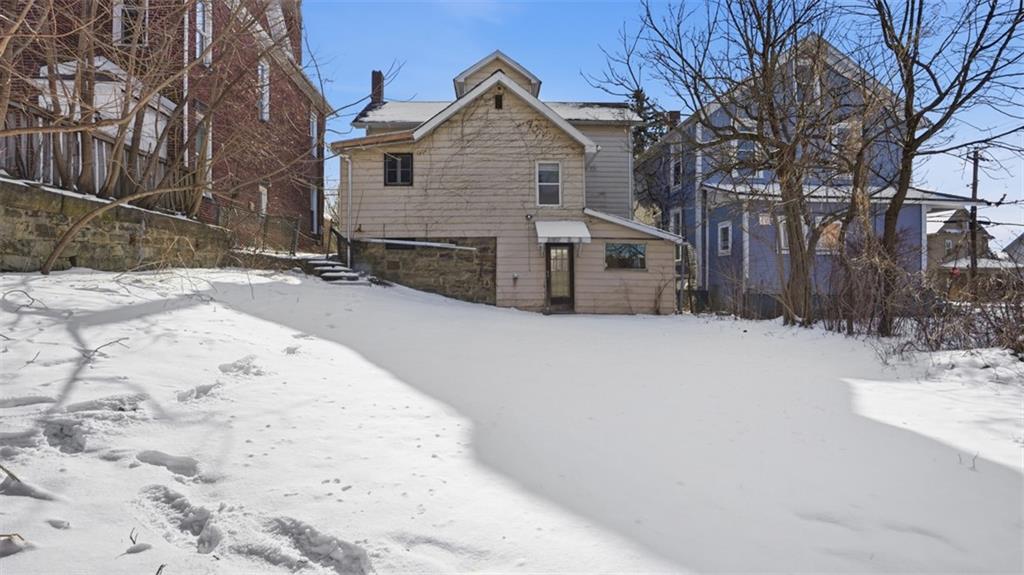 328 West New Castle Street Butler, PA 16001 - Photo 6 of 42 Large yard with plants offering added privacy