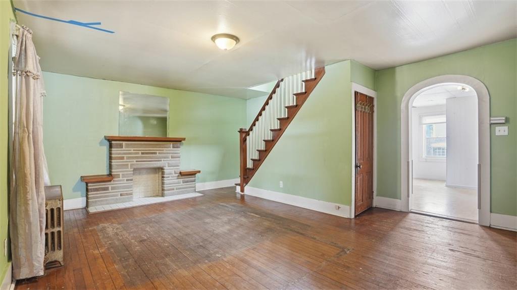 328 West New Castle Street Butler, PA 16001 - Photo 7 of 42 Enter into living room