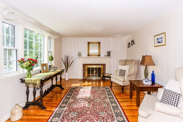 17 MacArthur Road Beverly, MA 01915 - Photo 2 of 14 Gallery Image 2