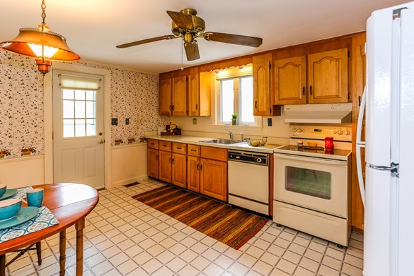 17 MacArthur Road Beverly, MA 01915 - Photo 5 of 14 Gallery Image 5