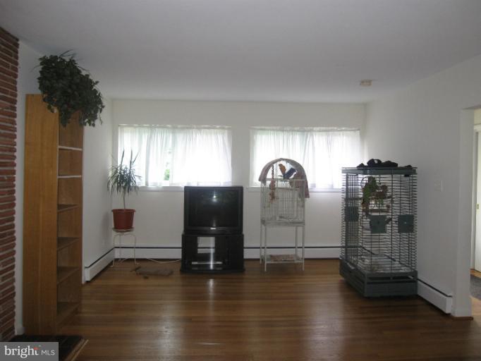 7926 Springway Road Towson, MD 21204 - Photo 3 of 12 Living Room