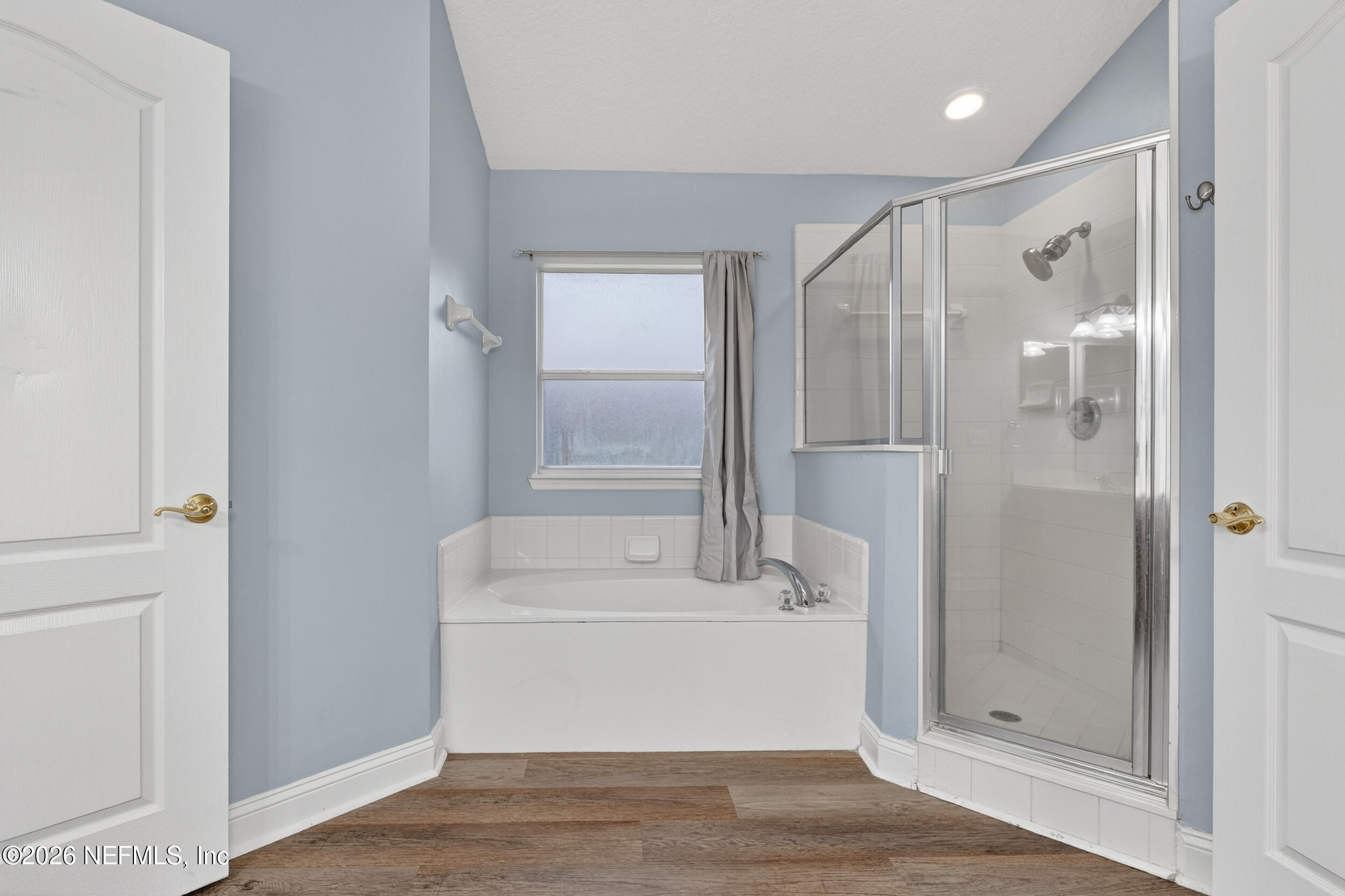 97076 Arnold Ridge Drive Yulee, FL 32097 - Photo 23 of 44 Shower and seperate tub