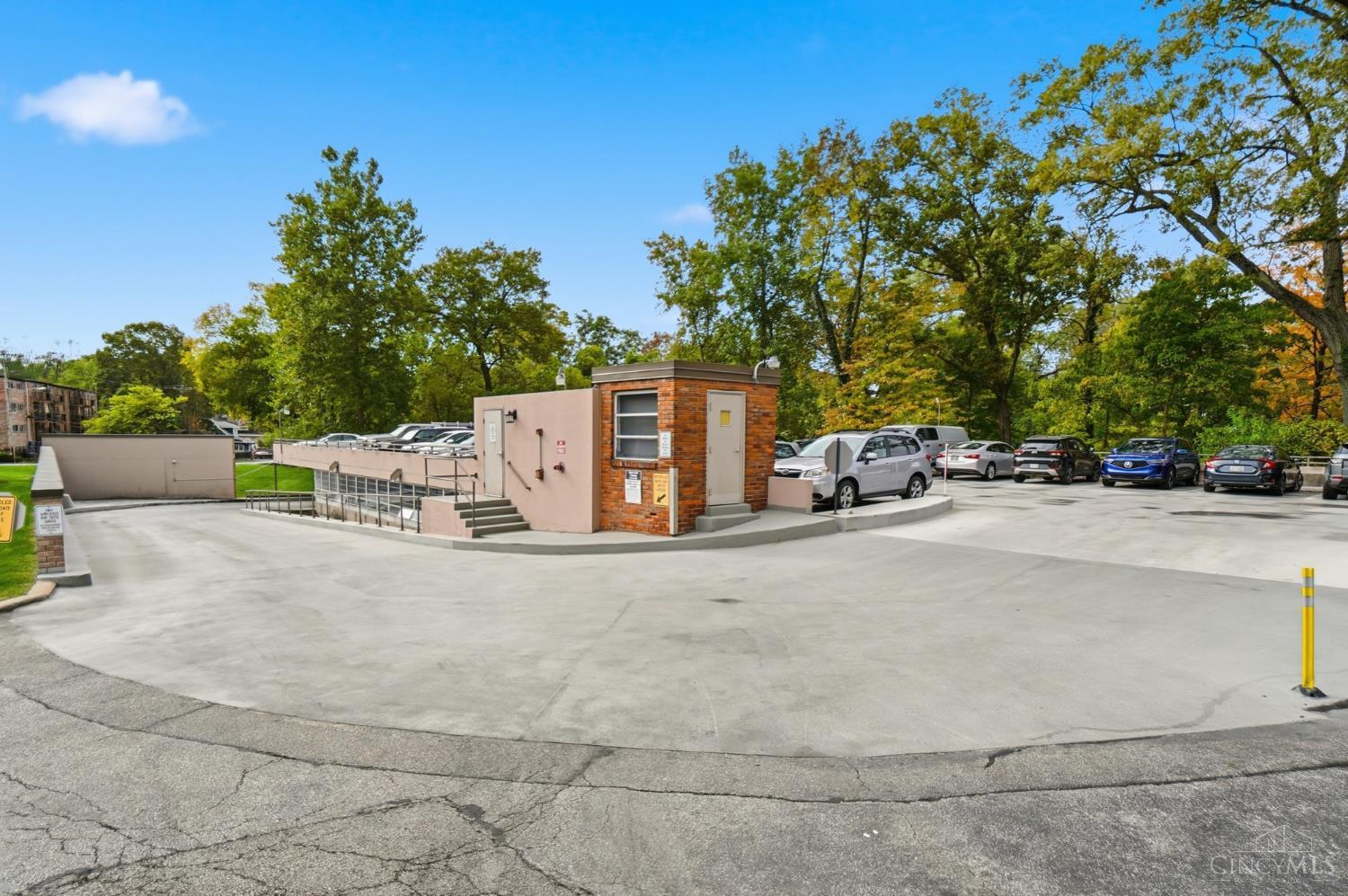 2324 Madison Road, Unit 403 Cincinnati, OH 45208 - Photo 33 of 40