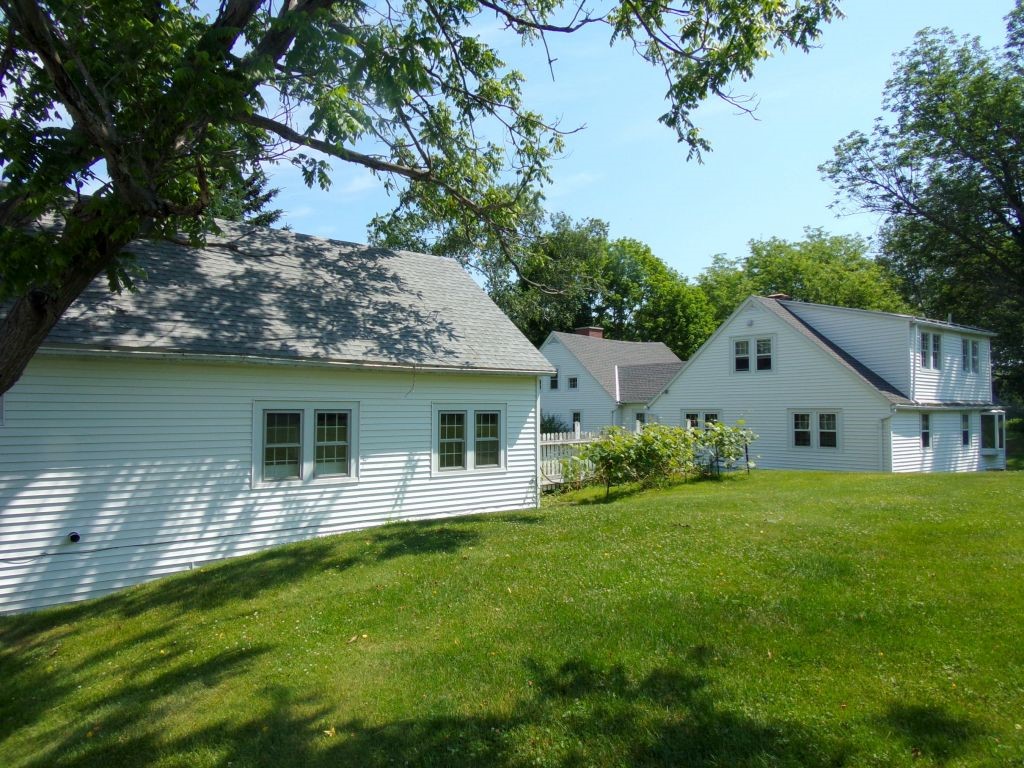 1616 Walloomsac Road Bennington, VT 05201 - Photo 4 of 21