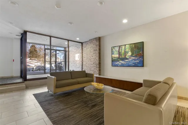 $2,700 | 412 Benedict Avenue, Unit 5J, Tarrytown, NY 10591